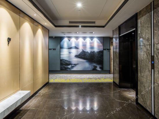 Shenzhen Bantian Huaweizhongcheng Atour Hotel Exterior photo